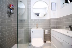 En-suite- click for photo gallery
